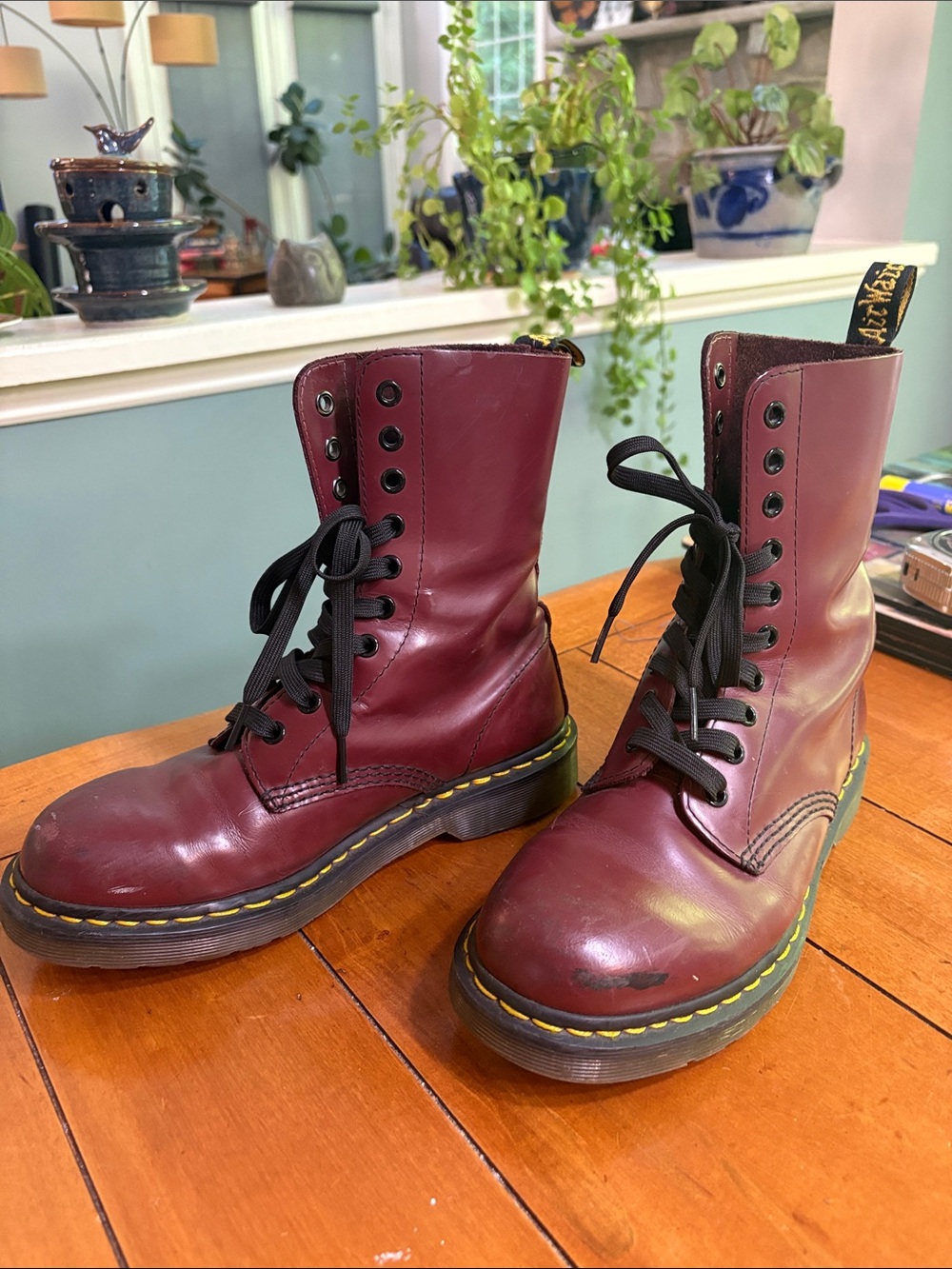 DR MARTENS Air Wair Boots, Women’s Size 7, Wine Red